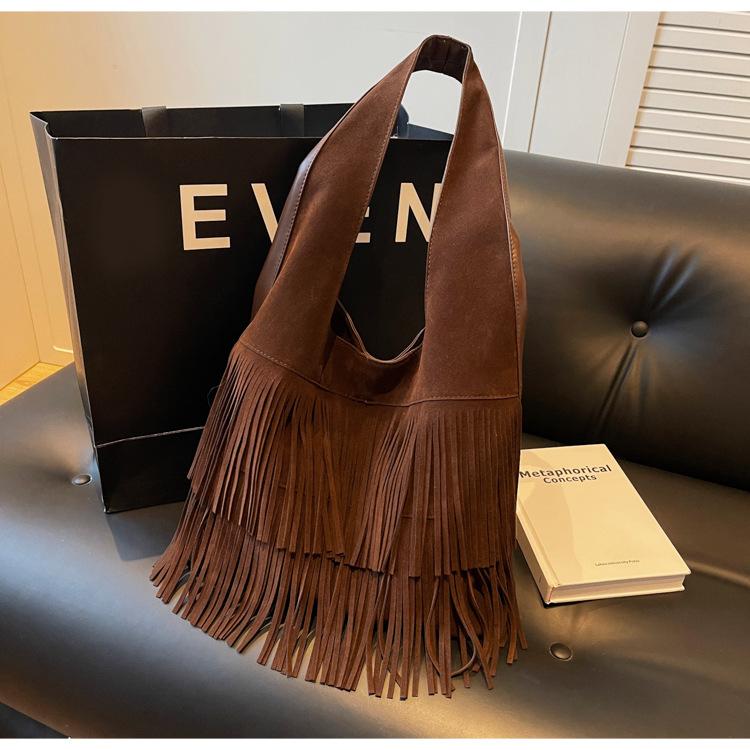 2024 Nová střapcová velkokapacitní měkká povrchová lenivá taška do podpaží, módní všestranná taška přes rameno pro ženy