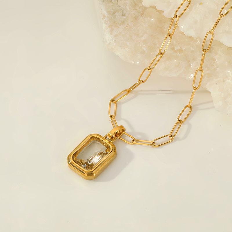Light Luxury Fashion Square Colored Diamond Necklace Female Popular Personality Temperament Titanium Steel Clavicle Chain Versatile
