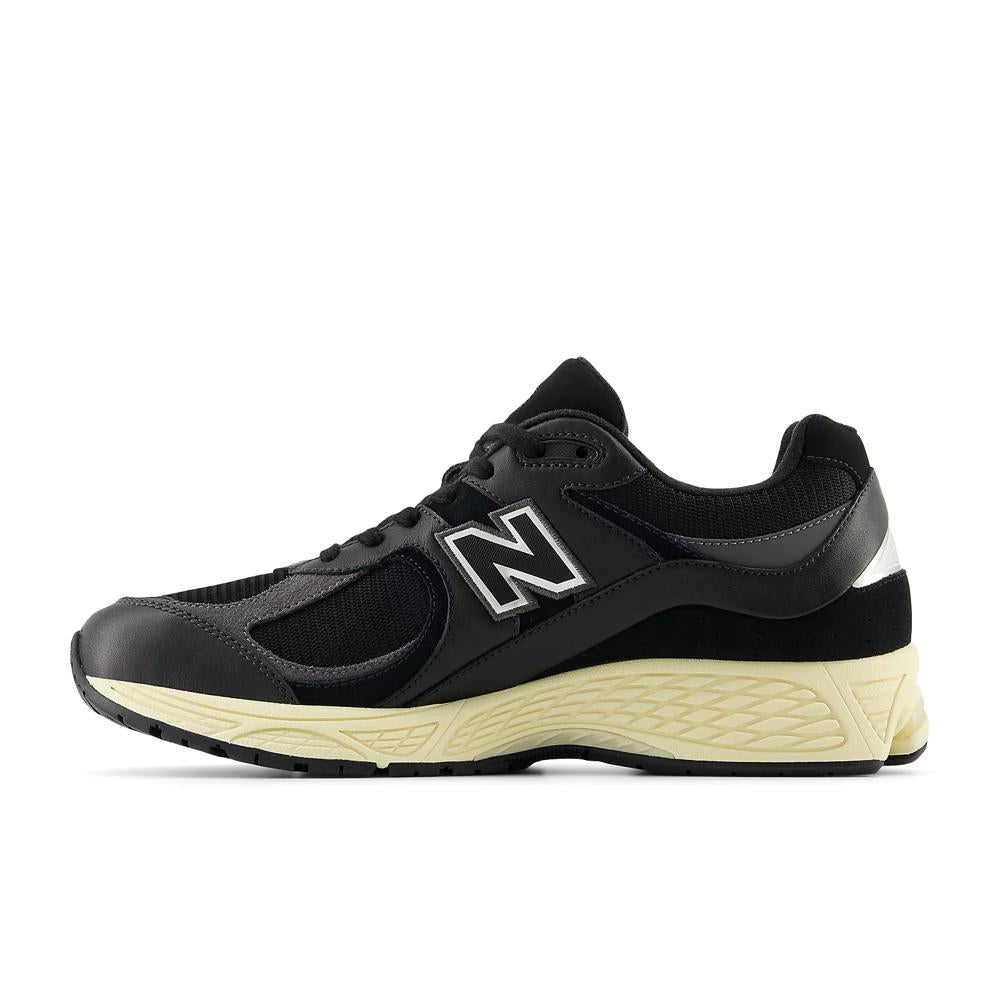 Sneakers New Balance Black / Grey 2002R