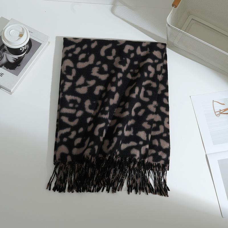 Korean Winter Atmosphere Leopard Print Scarf for Couples Warm and High End Imitation Cashmere Tassel New Scarf
