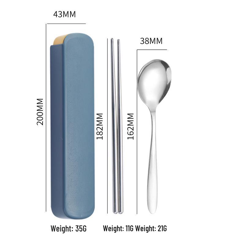 Spersonalizowany Zestaw Sztućców Ze Stali Nierdzewnej na Zewnątrz: Łyżka, Widelec i Pałeczki w Przenośnym Pudełku Prezentowym.