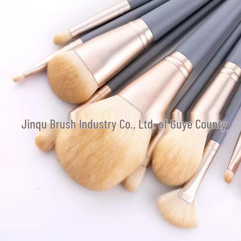 Lanqiao Makeup Brush Set: 10-Piece Beginner-Friendly Beauty Tools for Powder, Contour, Blush, and Foundation.