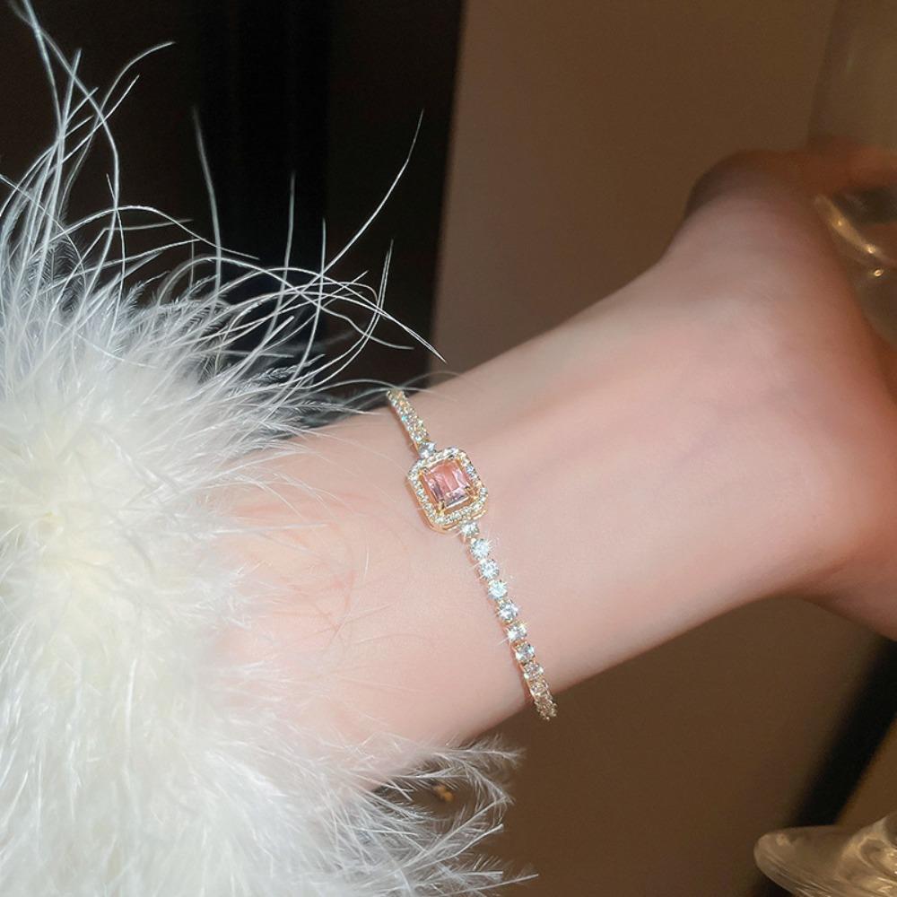 Advanced Zirconia Stone Diamond Pulling Bracelet for Women with Simple Elegant Style Niche Fashion Design Handmade Decoration