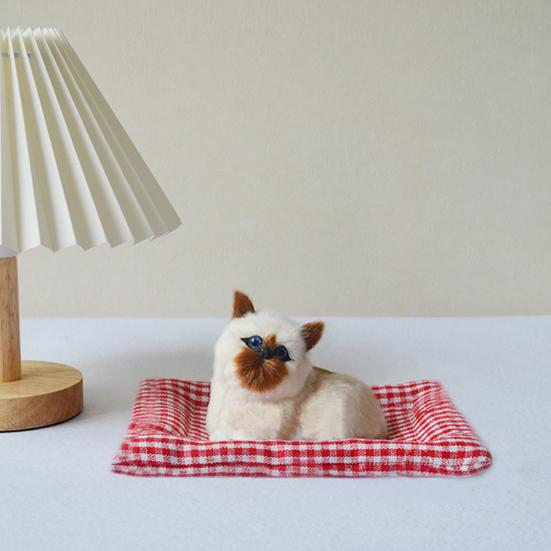 Simulated Cat Toy with Cloth Mat Lifelike Meowing Plush Kitten Model Stuffed Animal Doll Home Office Desktop Decoration Ornament