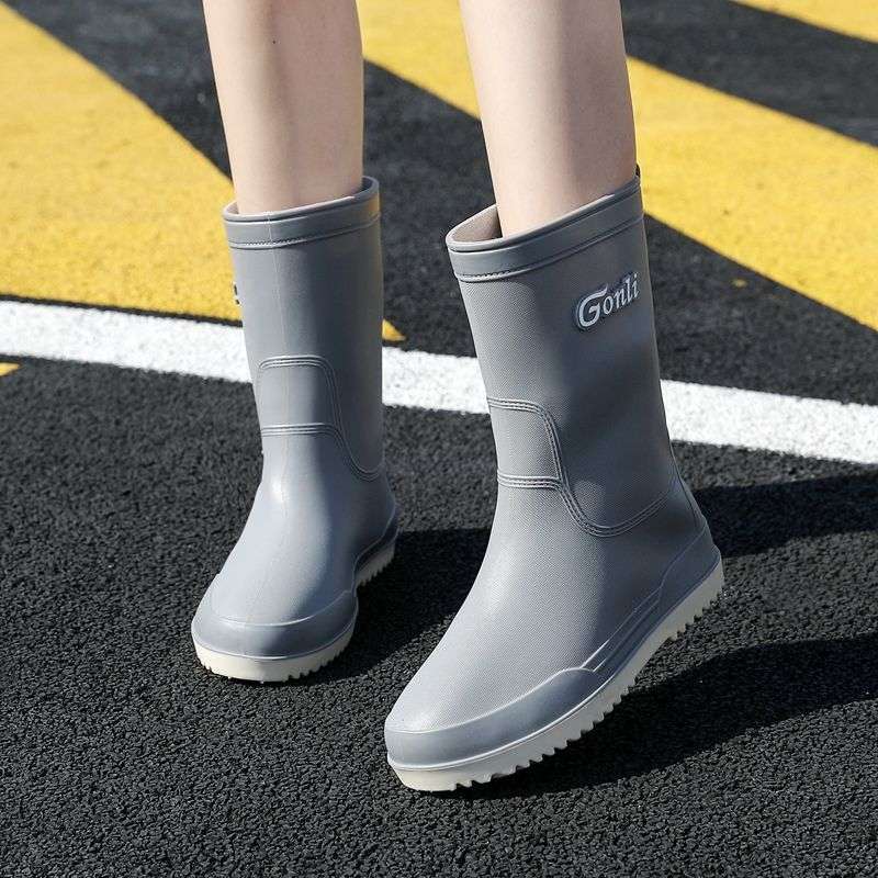 2025 New Rain Shoes Women's Fashion Wear Non-slip Foreign Style Medium and High Tube Water Shoes Adult Soft-soled Long Rain Boots