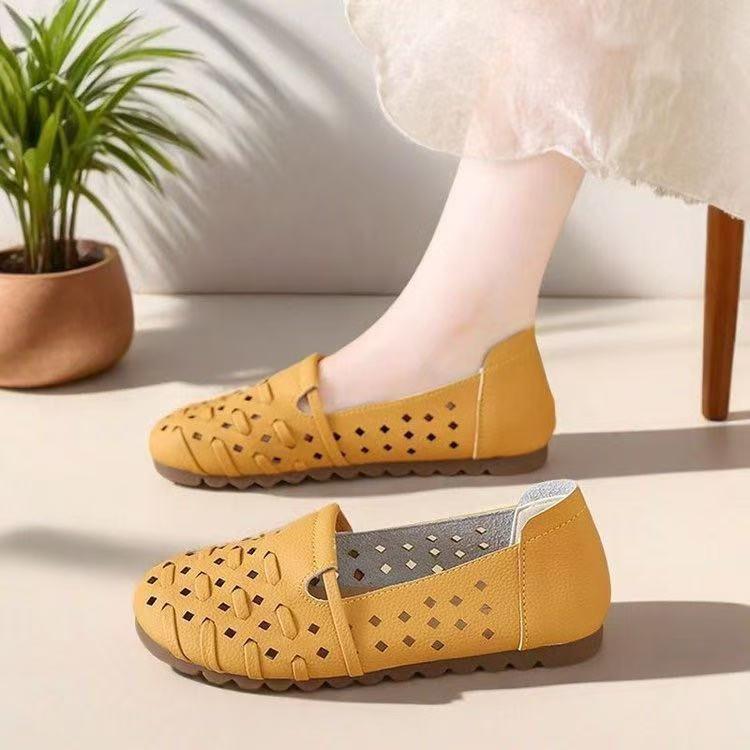 

Breathable hole shoes women s 2025 summer new hollow single shoes beef tendon soft sole casual mother shoes one pedal flat bottom 35 жовтий