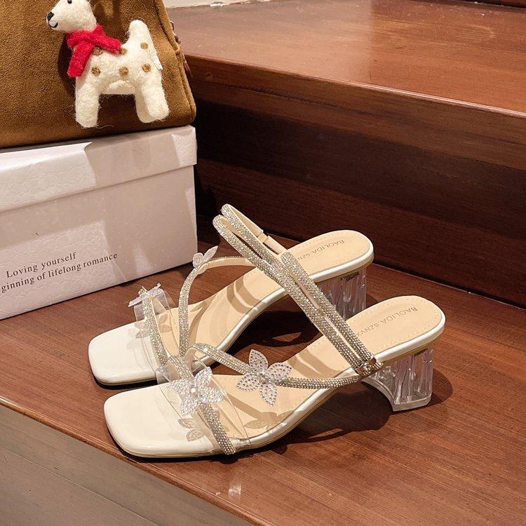 Französische transparente Feenwind-coole Hausschuhe 2025 Sommer neue Kleidung dicker Absatz Mode vielseitige Schleifensandalen Frau