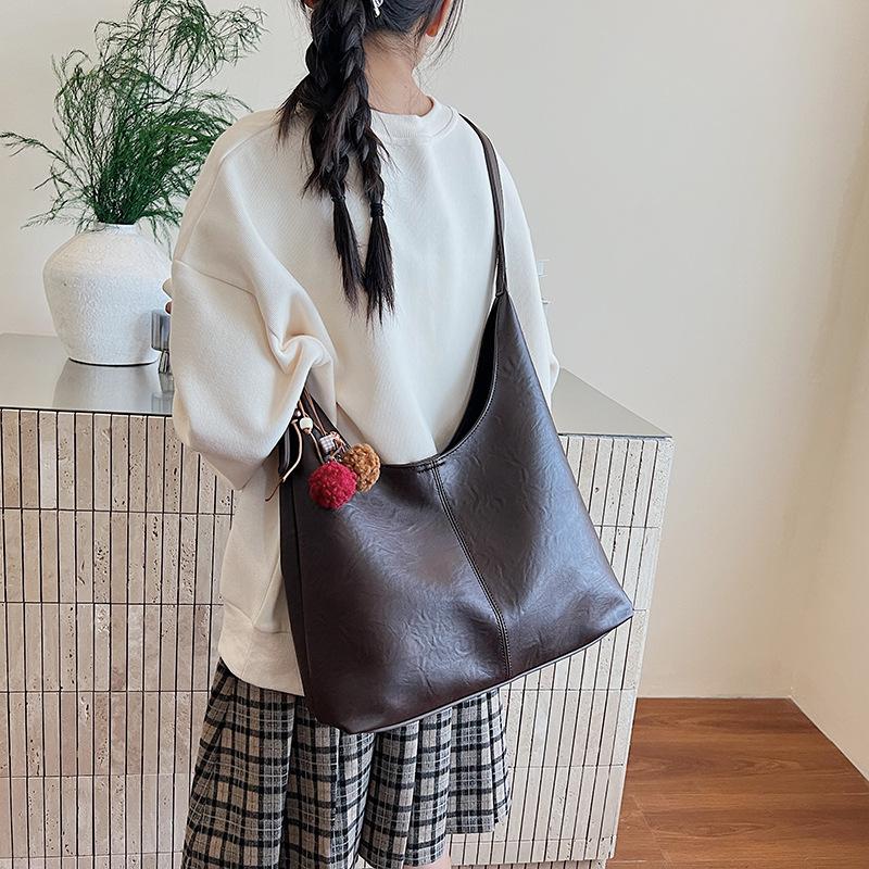 Korean version of the popular armpit shoulder large-capacity bag for women 2025 new autumn and winter commuting retro versatile bag