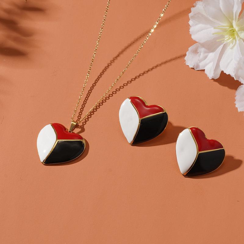 

European-American Luxury Heart Necklace & Earrings: Three-Color Plating, High-End, Versatile Jewelry.