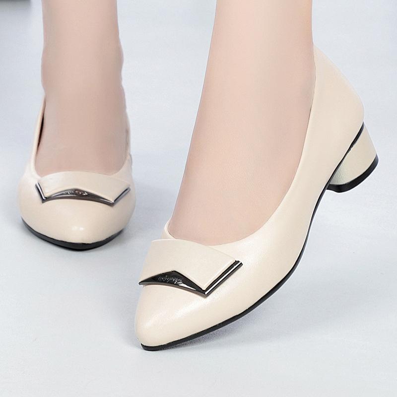 Fashion AIYUQI Female Nurse Shoes 2025 Autumn Pointed Professional Genuine Leather Women Shoes Large Size Fashion Single Shoes Ladies