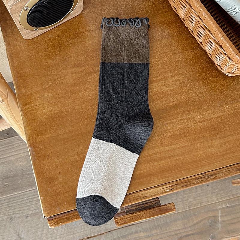 Autumn/Winter Retro Striped Mid-Calf Women's Socks - Combed Cotton with Ruffle Trim.