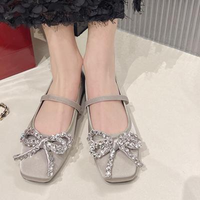 Leichte flache Schuhe Frühling neuer Stil eckige Spitze flacher Ausschnitt Satin Diamant Schmetterlingsknoten Set Fuß weiche Sohle Einzelne Schuhe