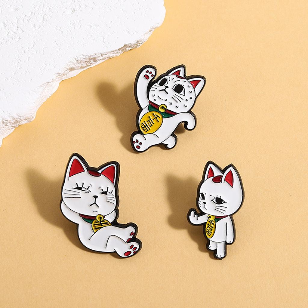 Japanese Lucky Cats Charm Metal Pin Elegant Cartoon Design Brooch For Clothing Bags Fashionable Accessory