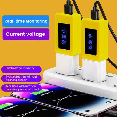 Multi-Geräte Telefon Akku Optimizer Strom Spannung Kapazität Tester Ladeadapter mit Echtzeit-Spannungsüberwachung Behebt Verzögerungen & Verlängert die Akkulaufzeit