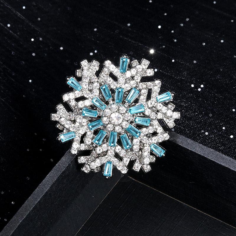 Christmas Snowflake Brooch Pins for Women Unisex Winter Flowers New Year Party Corsage Gifts