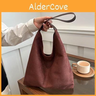 Chic Retro Shoulder Bag For Women Featuring Unique Design And Practical Inner Pockets