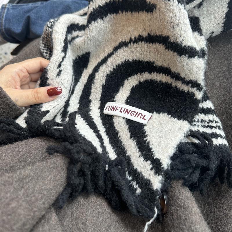 Zebra Pattern Scarf Female Winter Versatile Student New Fashion Scarf Thickened Warm Autumn and Winter Shawl
