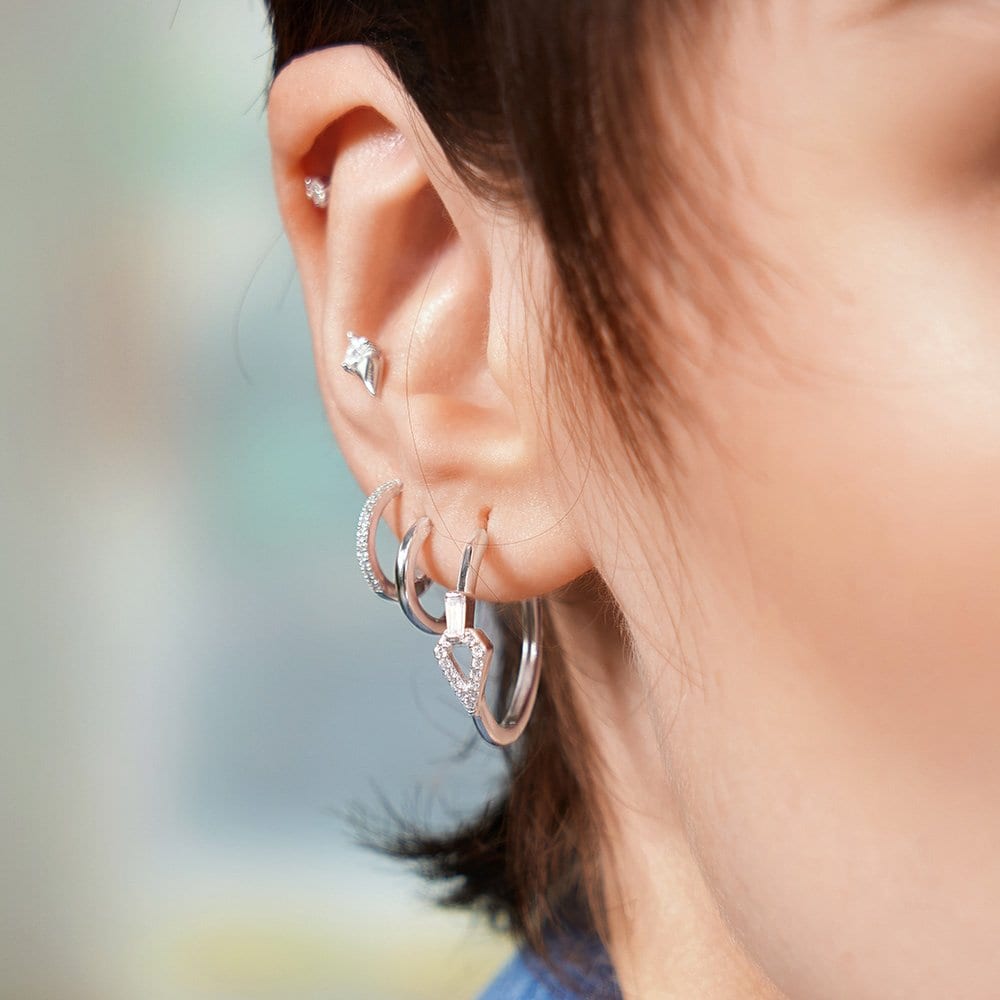 [Worn by BVG Girl Minyoung] Geometric 925 Silver Hoop Ring Earrings E059-17H