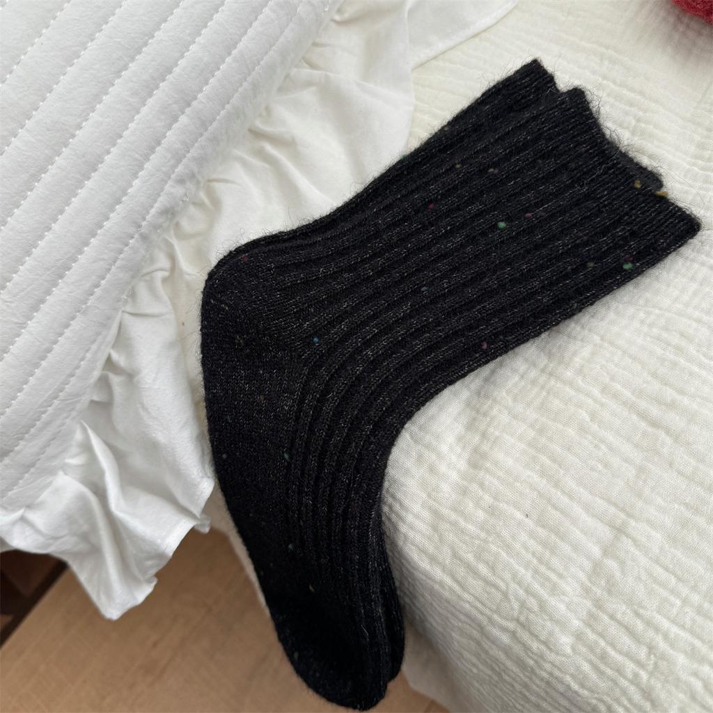 Thickened Cashmere Midcalf Socks for Women's Winter Warmth, Soft and Glutinous Wool Pile Socks