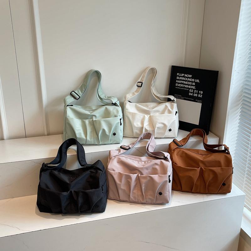 Large capacity nylon travel bag solid color leisure outdoor sports fitness bag dry and wet separation fashion messenger boarding bag
