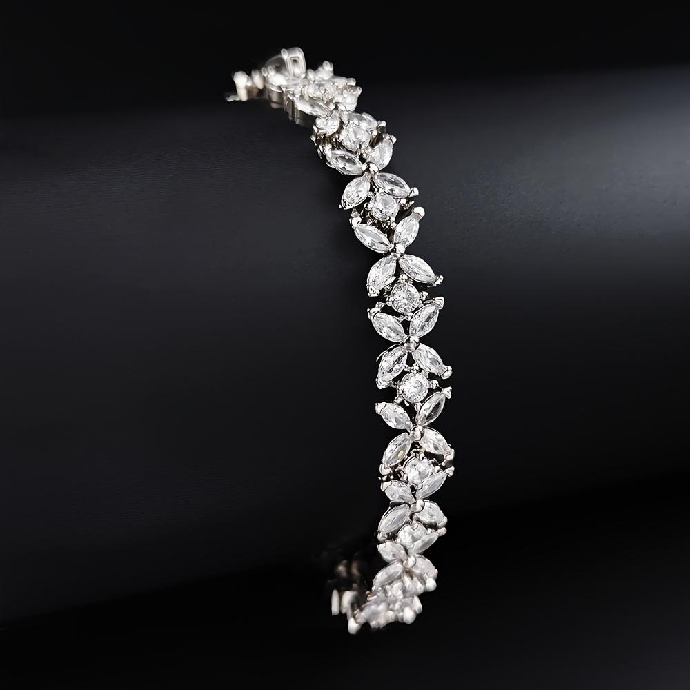 1PC Fashionable and Elegant Hydrangea Shape Synthetic Zircon Bracelet, Niche Design Adjustable Super Flash Synthetic Zircon Jewelry Versatile Bracelet