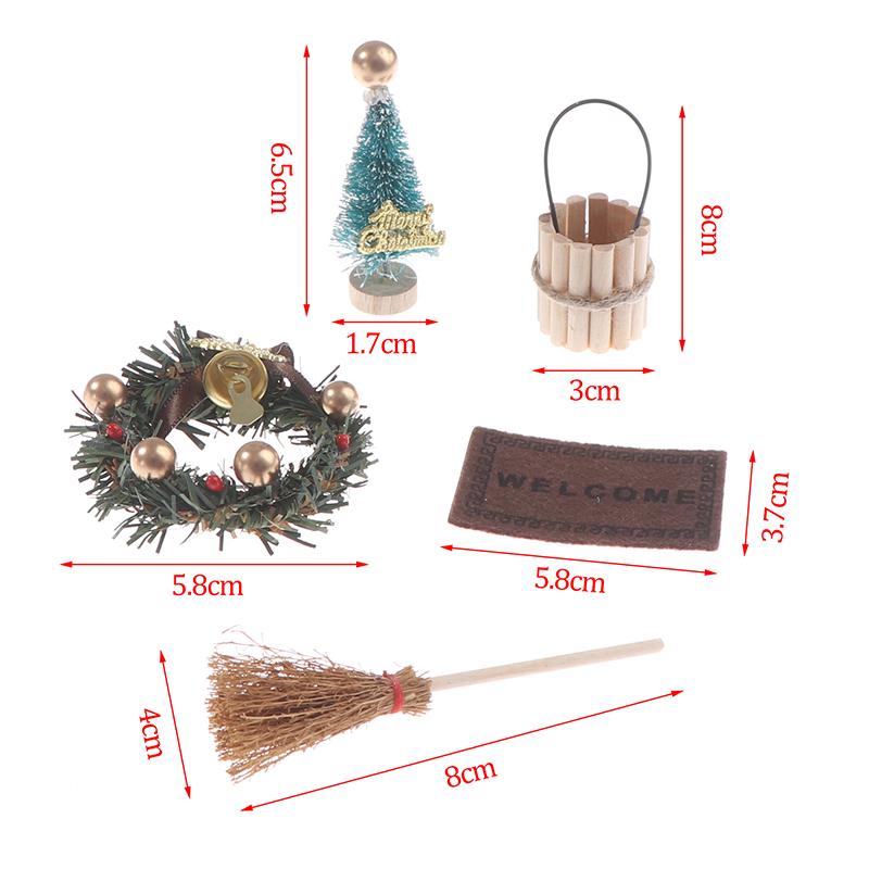 1 Kit Dollhouse Accessories Mini House Atrium Tree Wreath Broom Carpet Bucket DIY Xmas Atmosphere Dooryard Scene Ornaments