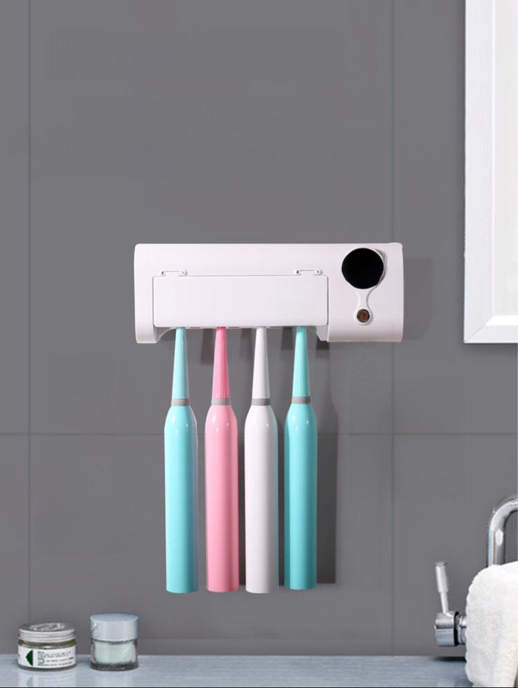 UV sterilizátor zubných kefiek s držiakom na stenu