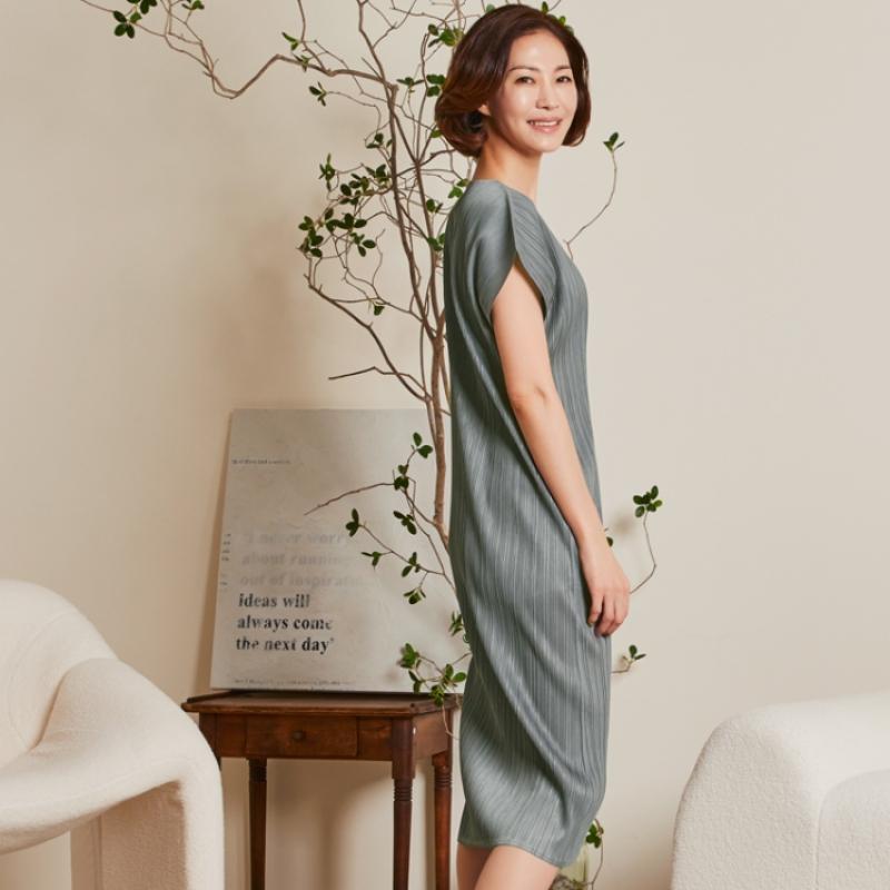 Shop Women Round Cap Sleeve French Pleated Long Dress Black Ble Wdr 1746