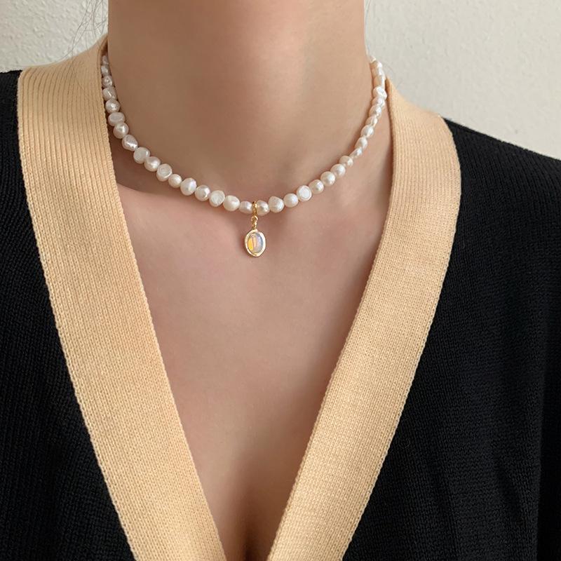 Butterfly Irregular Pearl Necklace Medieval Vintage Temperament Collarbone Chain Versatile High-end Jewelry