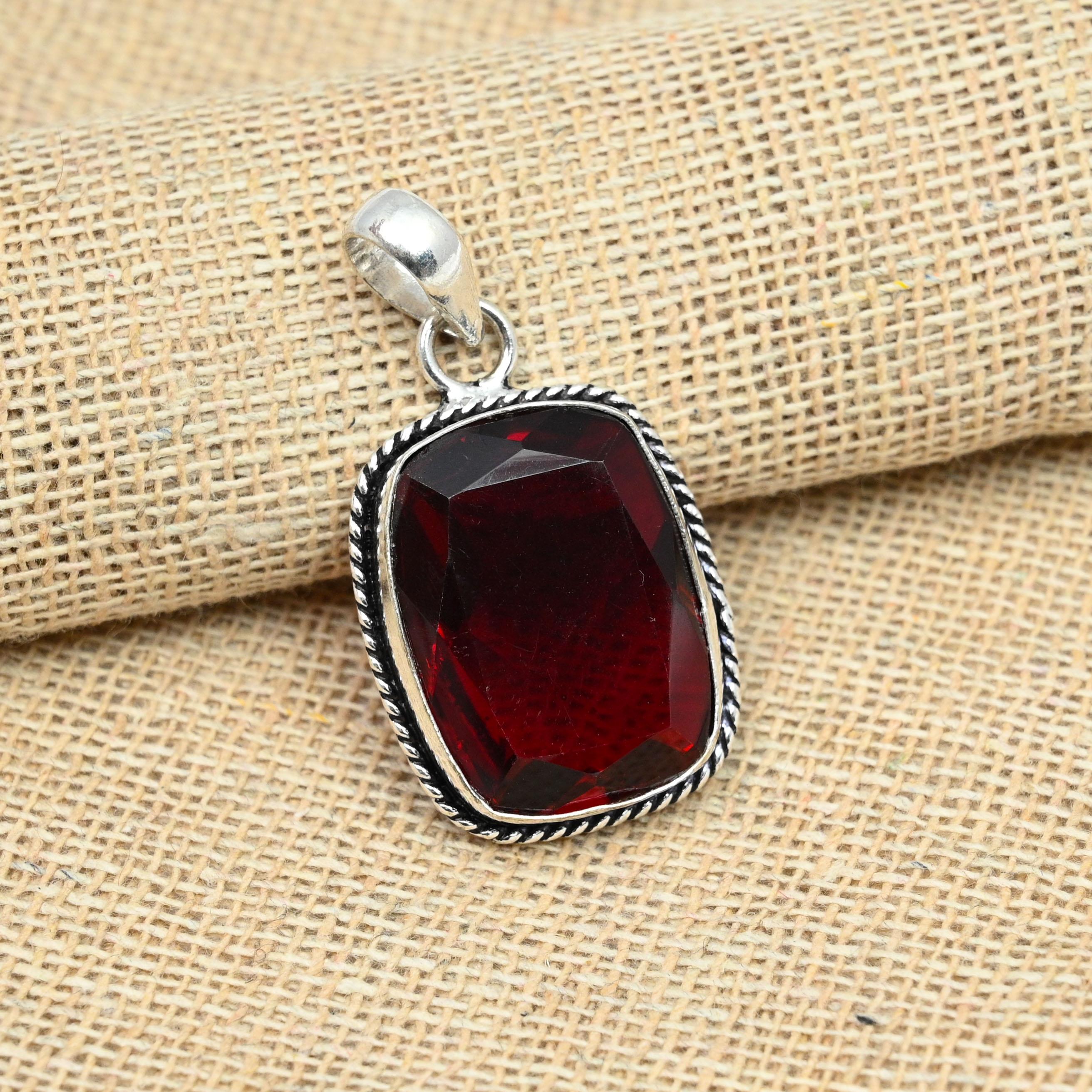 

Красный гранат драгоценный камень стерлингового серебра 925 пробы ручной работы кулон ювелирные изделия подарок на день святого валентина 1.57 Inches красный