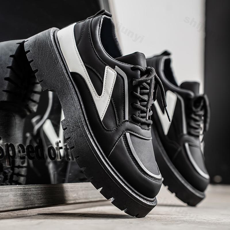 Fashion Men's Platform Boaed Shoes 2025 Spring Autumn New Height Increase Outdoor Non Slip Casual Shoes Cross Tied Fashion Vintage Flats