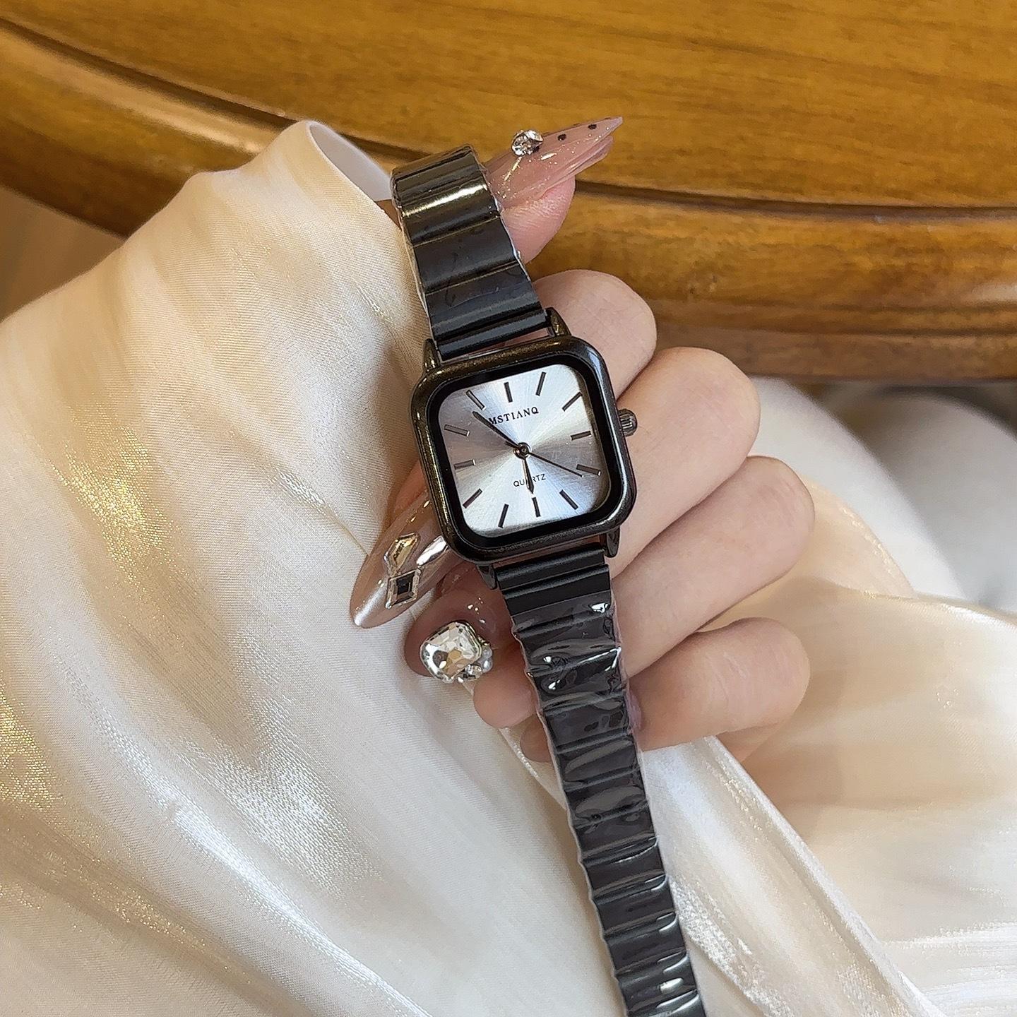 Niche Watch Female High School Student Light Luxury High Value Simple French Temperament College Student Style Quartz Bamboo Watch