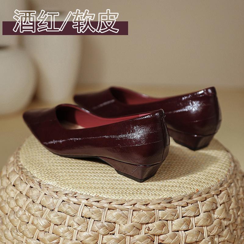 Black high heels thick heel not tired foot temperament commuter dress professional women's shoes 2025 new square head v mouth single shoes