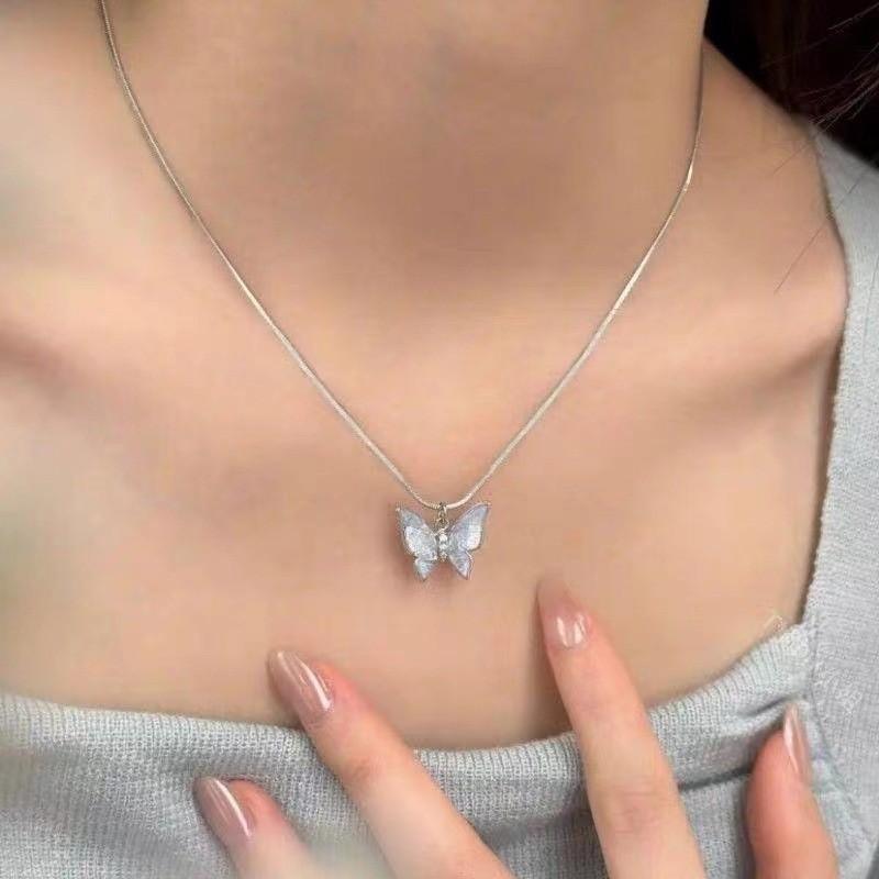 Exquisite Blue Ice Butterfly Pearl Bracelet Refined Trendy Womens Jewelry Hand