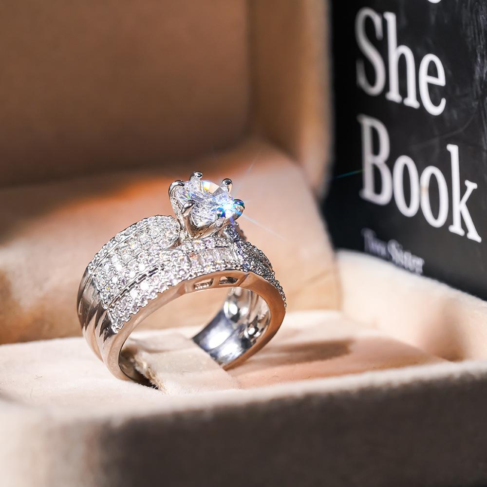 Valentine's Day light luxury high-end ring women, worn on wedding and engagement occasions, fashionable and elegant geometric high-end style