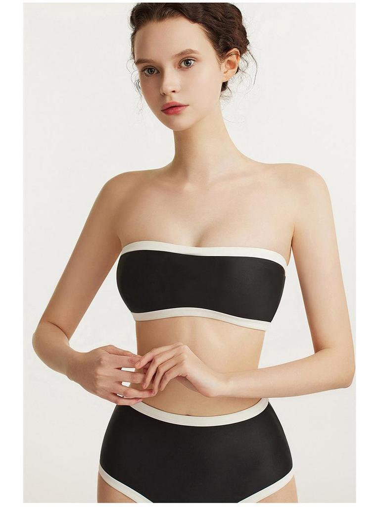 Schicker zweiteiliger trägerloser Push-Up Badeanzug: Schwarz-Weiß-Farbblock, Hoher Bund, Schlankmachend, Bereit für den Urlaub.