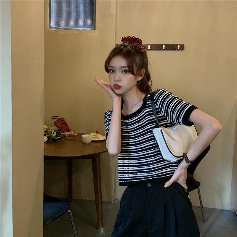 Black and White Striped Knitted Sweater T-shirt Women's Short Short-sleeved Top Summer New High-waisted Korean Version Loose Ins Tide