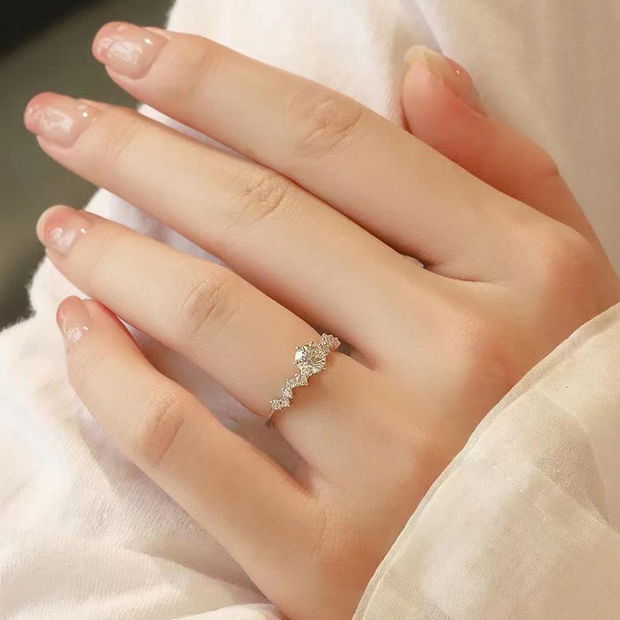 Star Dream Moissanite Fashion Ring: High-End Luxury Design, Versatile Proposal or Wedding Band with Super Flash.