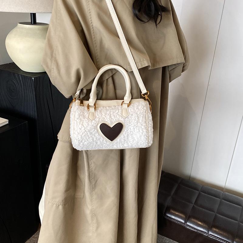 

Сумка Женская 2025 Новая Мода Женская Сумка Овчина Любовь Цепь Сумка на Плечо Сумка Кроссбоди 21*8.5*13 белый