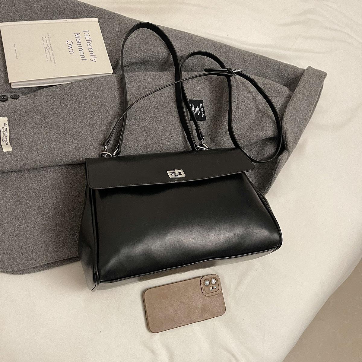 

Bags Large capacity women s commuter bags Fashion high sense retro women s shoulder messenger bags Working women чорний