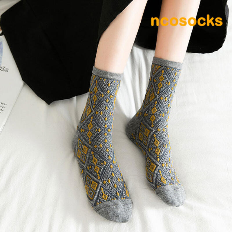 Bold Diamond Pattern Women s Socks 5-Pack Set Evenly