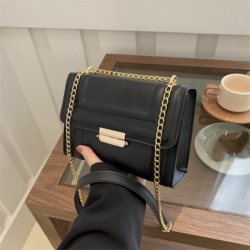 Trendige Kleine Schwarze Und Rosa Quadratische Tasche Mit Kettenriemen Für Damen, Ideal Für Lässige Outfits