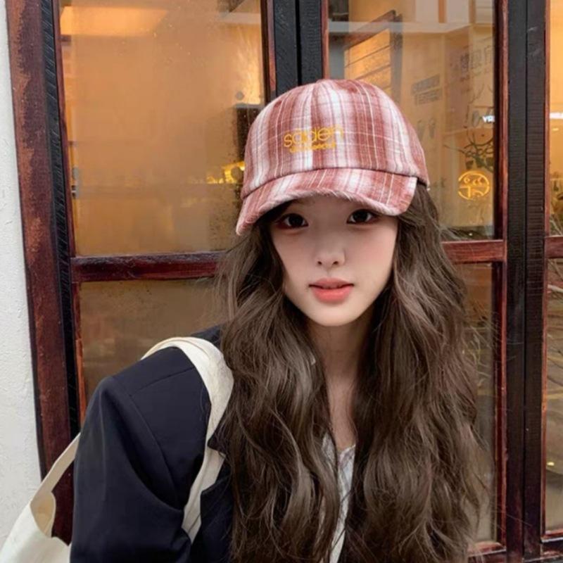 Plaid retro breathable baseball cap for summer, makes the face look smaller, with English embroidery, sun-shading, versatile, suitable for large head