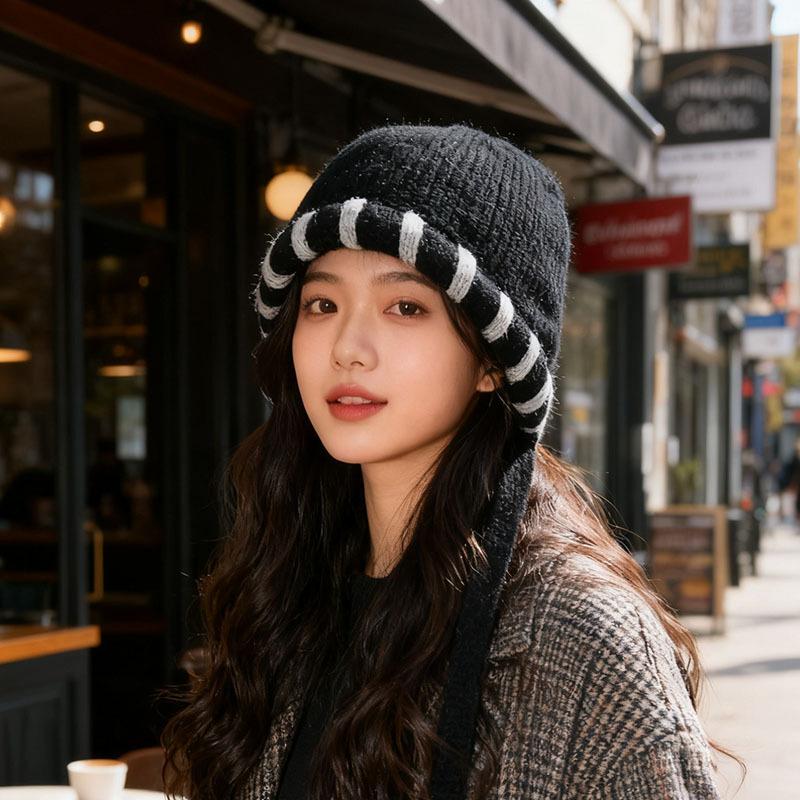 Knitted hat women's outdoor face is small, cold-proof and warm, ear protection hat, fashionable foreign hat