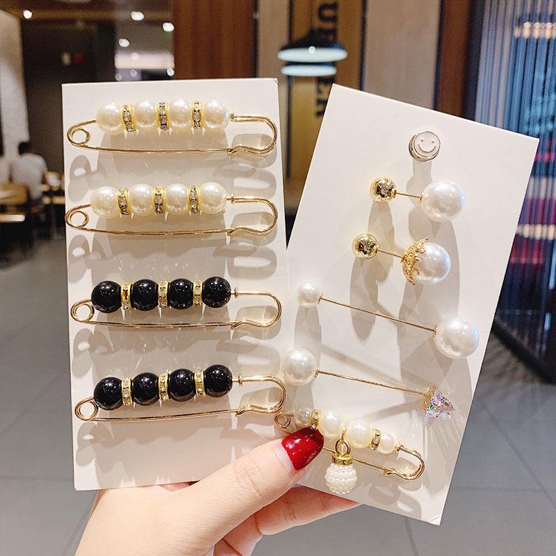 Women's Waist-Tightening Elastic Brooch Pin - Anti-Exposure Buckle for Clothes and Skirts