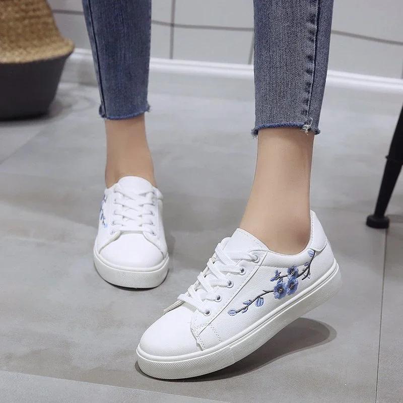2024 Hot Selling New Light Mouth Embroidered Small White Shoes with Students Leisure Movement Board Shoes