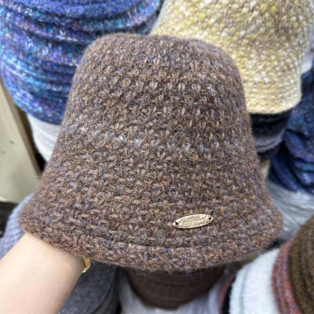 Plüschverdickter Fischerhut Damen Herbst und Winter Fortgeschrittenes Gefühl Warmer gestrickter Fischerhut Einfacher Gesichtsschutz Beckenhut Zeigt kleines Gesicht