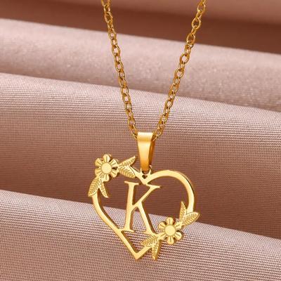 Collar con iniciales de flores delicadas de Color dorado para mujer y niña, Gargantilla con letras y corazón de acero inoxidable, los mejores regalos, joyería del alfabeto