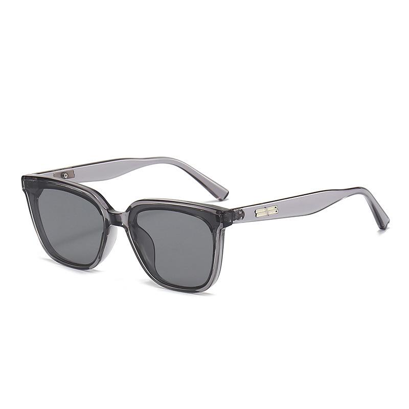 2026 Trendy UV Protection Sunglasses for Men & Women – Slimming Big Face Design