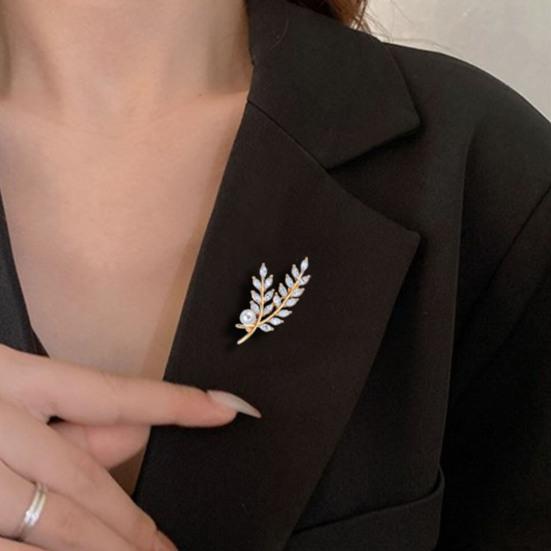 Women Brooch High-Gloss Rhinestone Inlay Sparkling Faux Pearl Wheat Design Lapel Pin Non-Slip Buckle Scarf Badge Clothing Bags Accessories